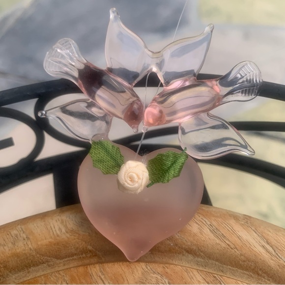 Rare Art Glass in Three Types of Glass in Shape of Two Birds Carrying a Heart - Picture 5 of 9